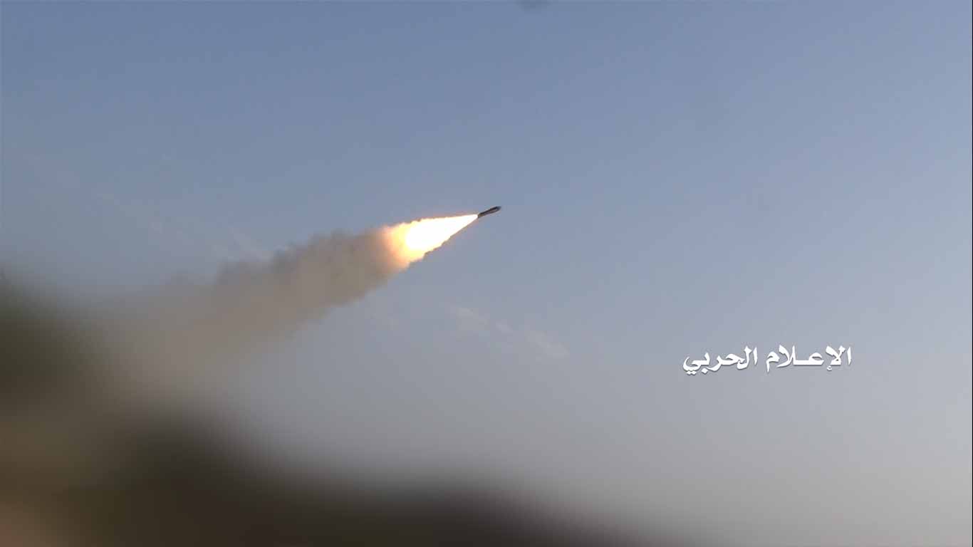 عسير – إطلاق 5 صواريخ من نوع زلزال1 على تجمعات الجيش السعودي ومرتزقته شرقي مجازة