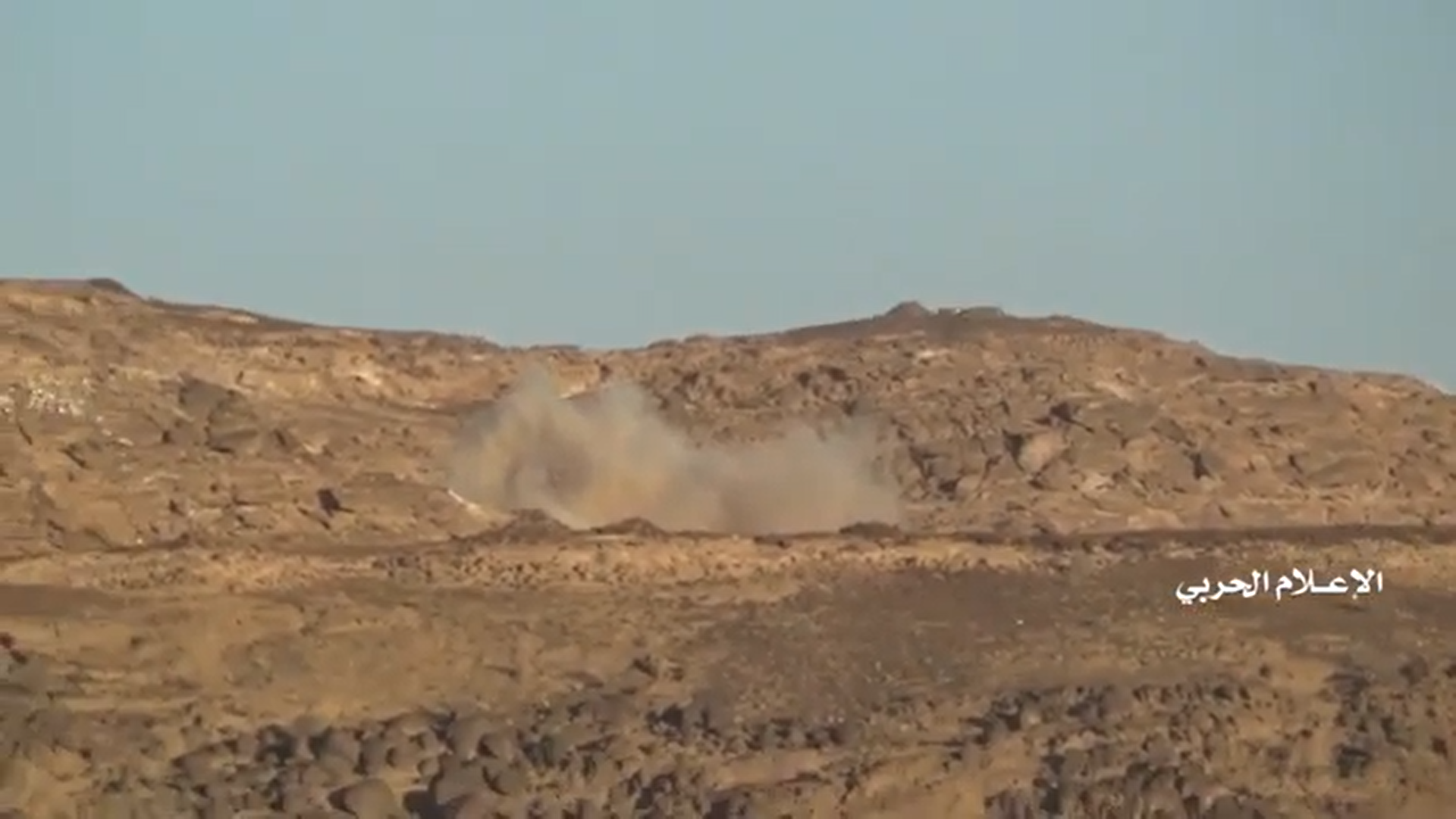 نجران – استهداف مدفعي على مواقع وتجمعات المرتزقة في موقع السديس